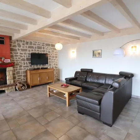 Maison De Caractere Au Coeur Des Volcans D'auvergne - 8 Pers, 4 Chambres, Terrasse Et Jardin - Fr-1-742-235 * Cezens