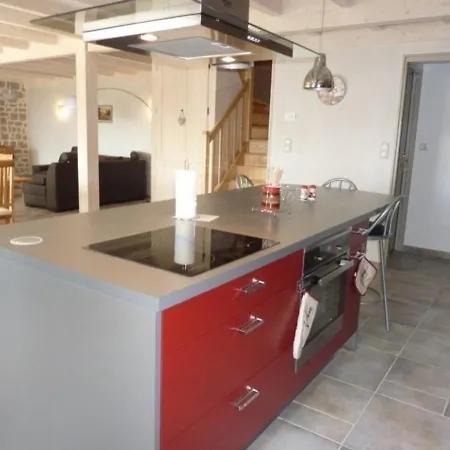 Maison De Caractere Au Coeur Des Volcans D'auvergne - 8 Pers, 4 Chambres, Terrasse Et Jardin - Fr-1-742-235 Casa vacanze