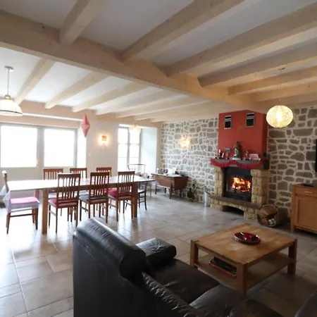 Maison De Caractere Au Coeur Des Volcans D'auvergne - 8 Pers, 4 Chambres, Terrasse Et Jardin - Fr-1-742-235 Cezens