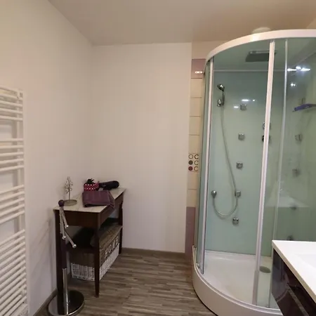 Casa vacanze Maison De Caractere Au Coeur Des Volcans D'auvergne - 8 Pers, 4 Chambres, Terrasse Et Jardin - Fr-1-742-235