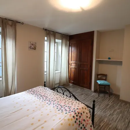 Maison De Caractere Au Coeur Des Volcans D'auvergne - 8 Pers, 4 Chambres, Terrasse Et Jardin - Fr-1-742-235 Casa vacanze